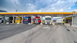 Khách hàng kinh doanh, nhà cung cấp, đối tác hoặc nhà đầu tư